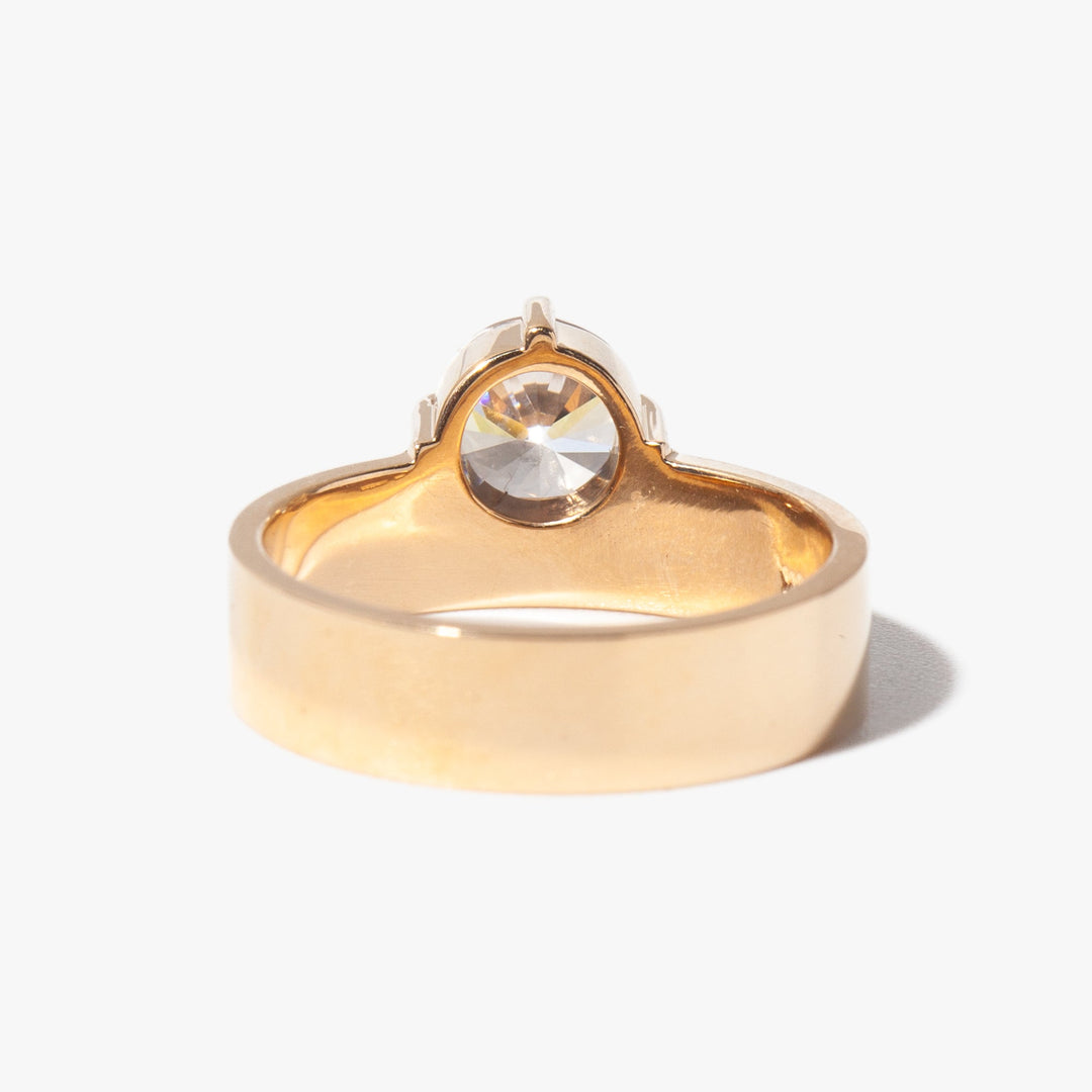 E VS1 round cut lab grown diamond monolith engagement ring showing crisp brilliance and refined minimal setting