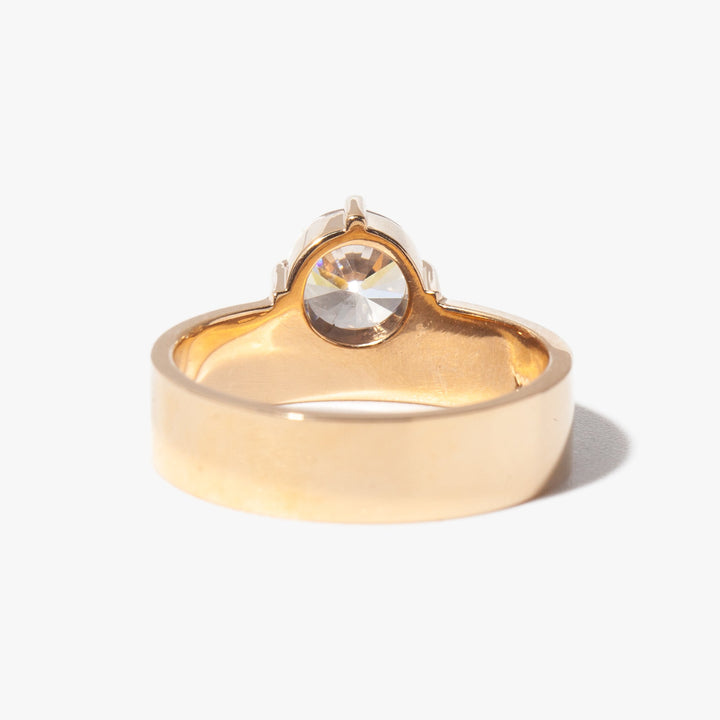 E VS1 round cut lab grown diamond monolith engagement ring showing crisp brilliance and refined minimal setting