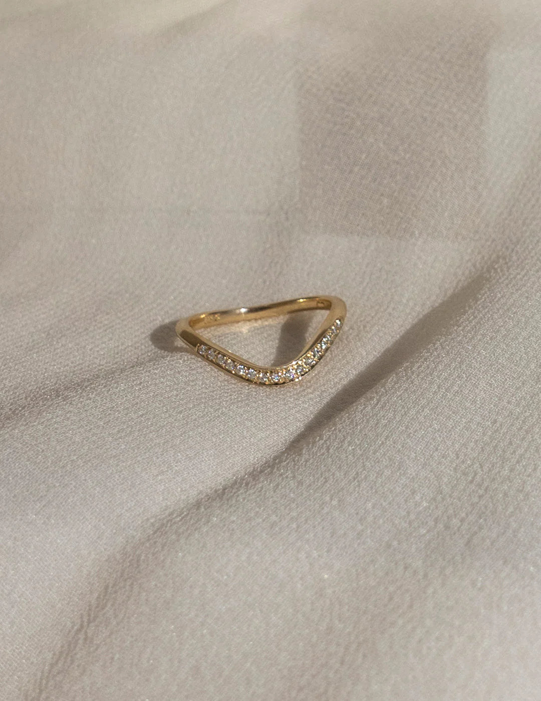 pear solitaire ring with matching wedding band