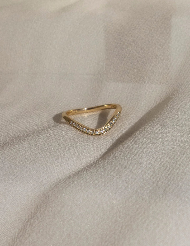 pear solitaire ring with matching wedding band