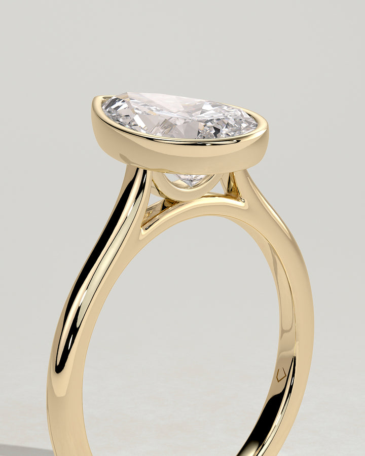 Elevated pear solitaire