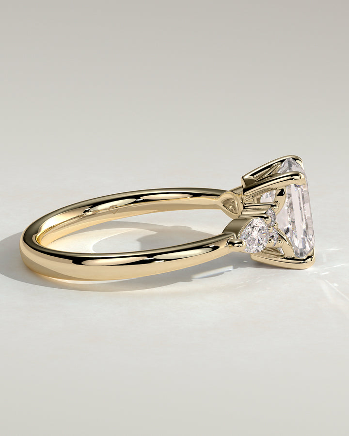 Emerald Shoulder Diamond Ring