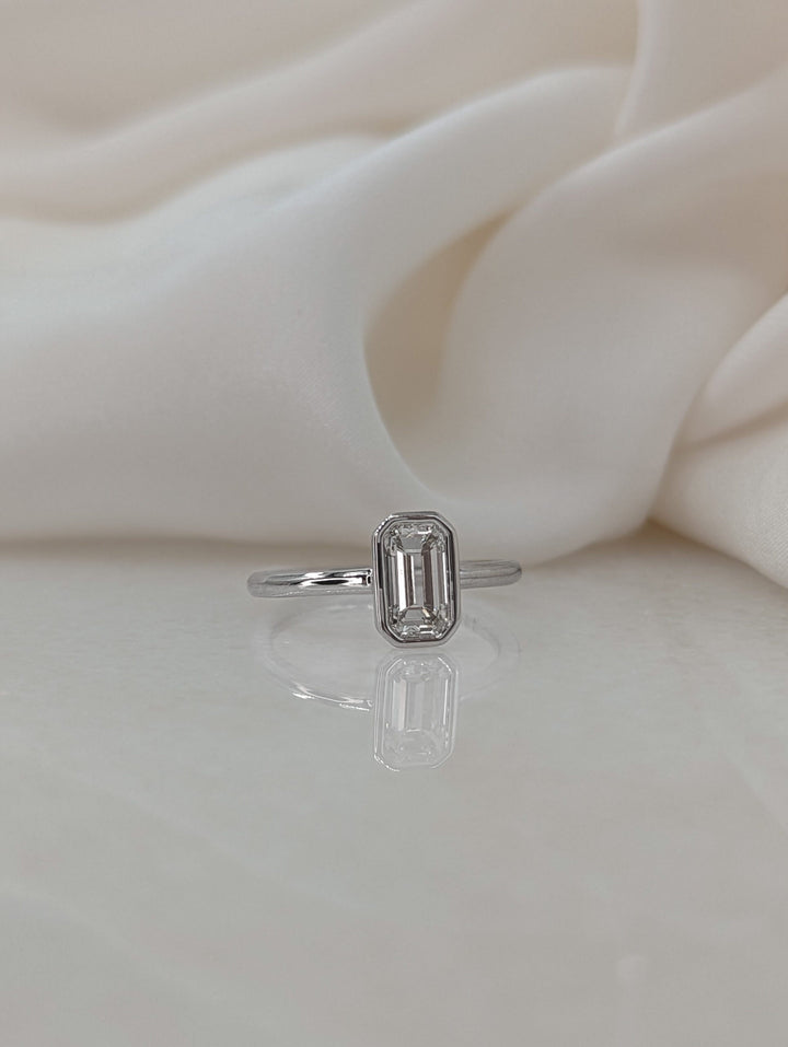 F VS2 Emerald Lab Diamond Ring