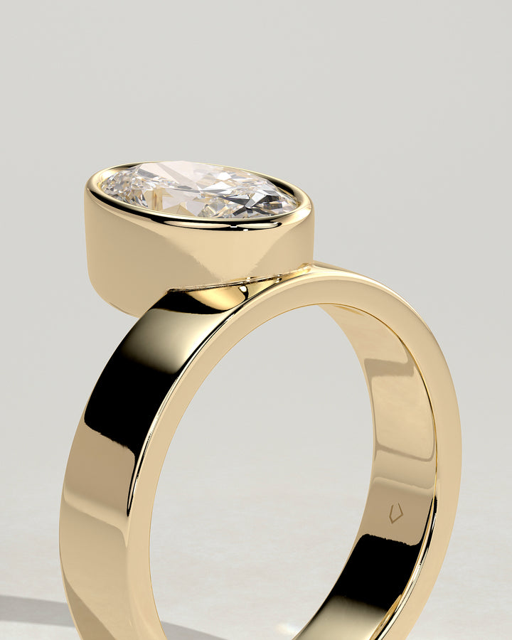 Flat cigar band solitaire