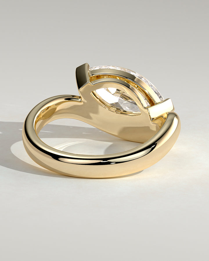 Flowing lines bridal jewelry