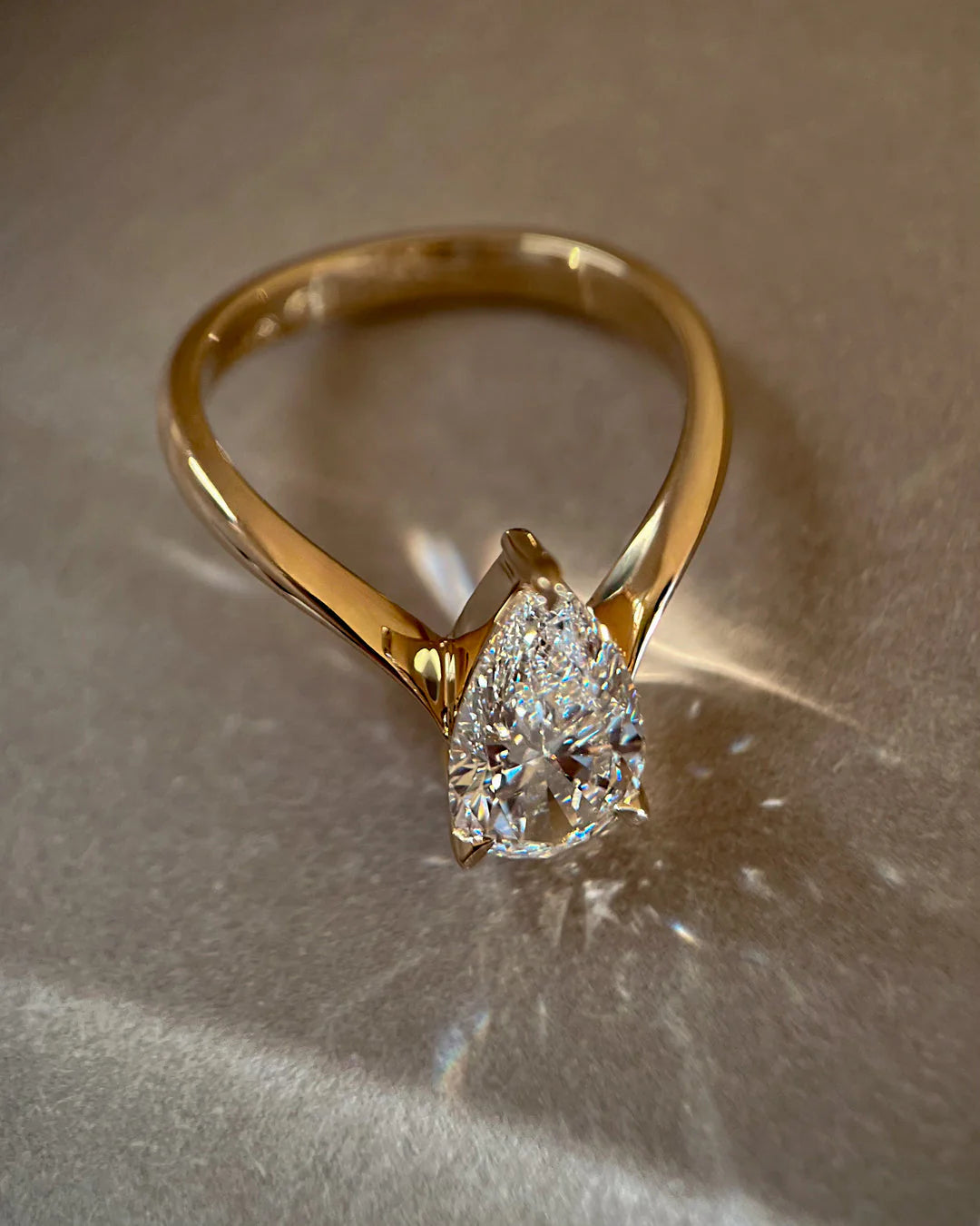 1.0CT-2.0CT Pear E/VS CVD Diamond Unique Engagement Rings Couple With Matching Classic Curved Band