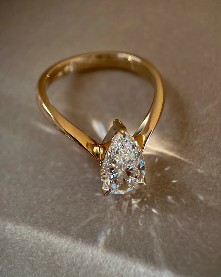 1.0CT-2.0CT Pear E/VS CVD Diamond Unique Engagement Rings Couple With Matching Classic Curved Band