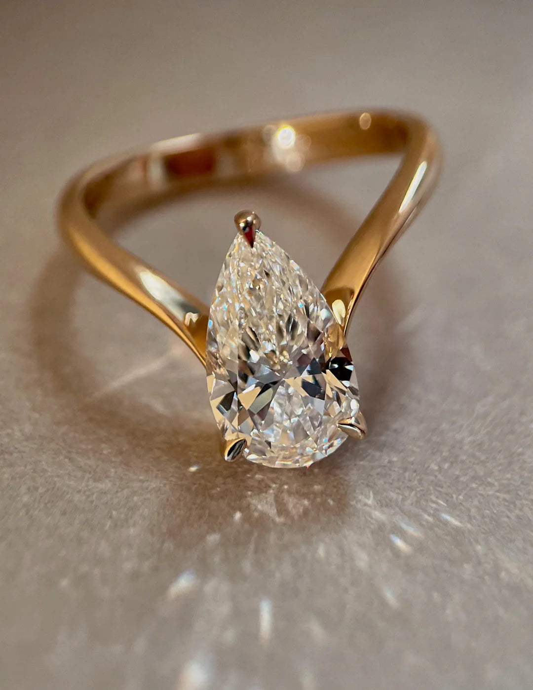1.0CT-2.0CT Pear E/VS CVD Diamond Unique Engagement Couple Ring Design With Matching Band