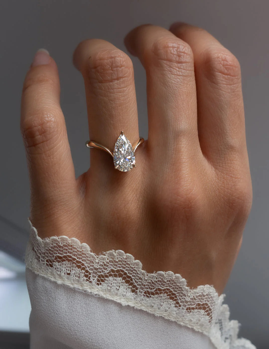 1.0CT-2.0CT Pear E/VS CVD Diamond Unique Engagement Couple Ring Design With Matching Band