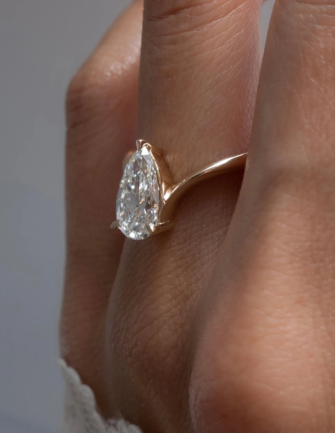 1.0CT-2.0CT Pear E/VS CVD Diamond Unique Engagement Couple Ring Design With Matching Band