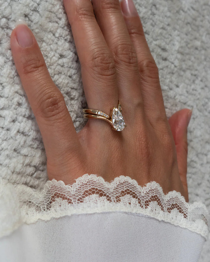 1.0CT-2.0CT Pear E/VS CVD Diamond Unique Engagement Couple Ring Design With Matching Band