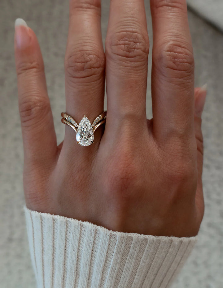 1.0CT-2.0CT Pear E/VS CVD Diamond Unique Engagement Couple Ring Design With Matching Band