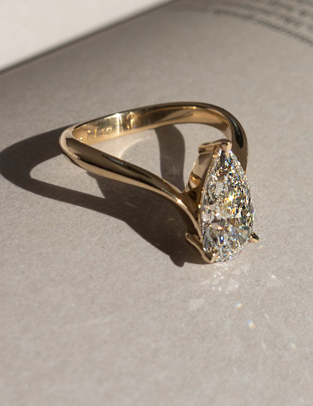 1.0CT-2.0CT Pear E/VS CVD Diamond Unique Engagement Couple Ring Design With Matching Band
