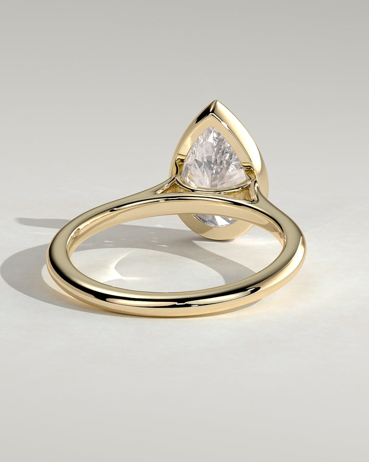 Handcrafted pear solitaire