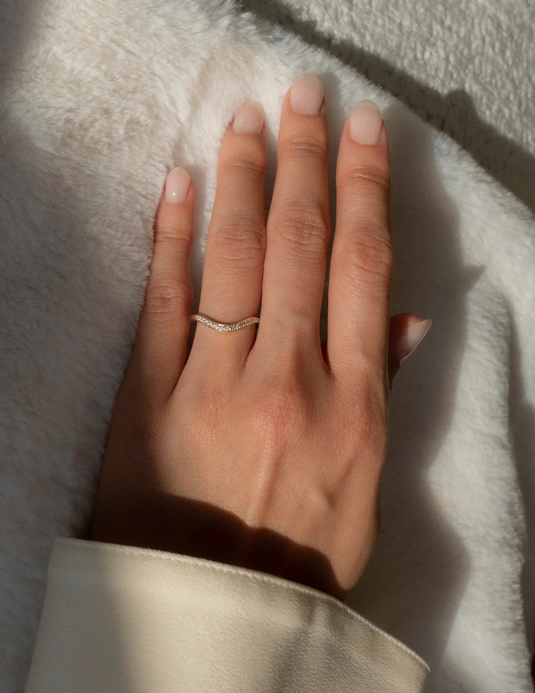 Luxury oval diamond ring