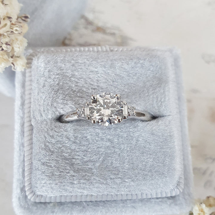 1-0-ct-round-cut-five-stone-e-vs1-lab-grown-diamond-engagement-ring