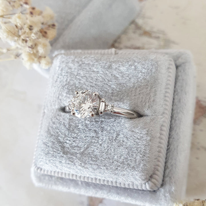 1-0-ct-round-cut-five-stone-e-vs1-lab-grown-diamond-engagement-ring