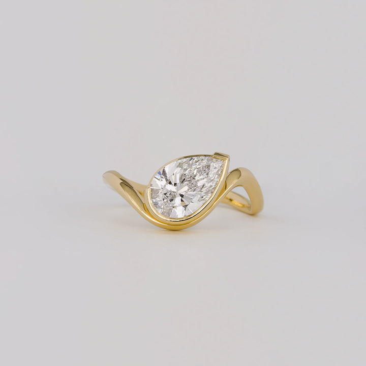 1.50CT-2.50CT Pear Cut Solitaire Diamond Lab Grown Engagement Ring for Her