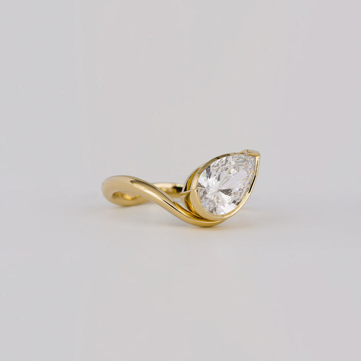 1.50CT-2.50CT Pear Cut Solitaire Diamond Lab Grown Engagement Ring for Her