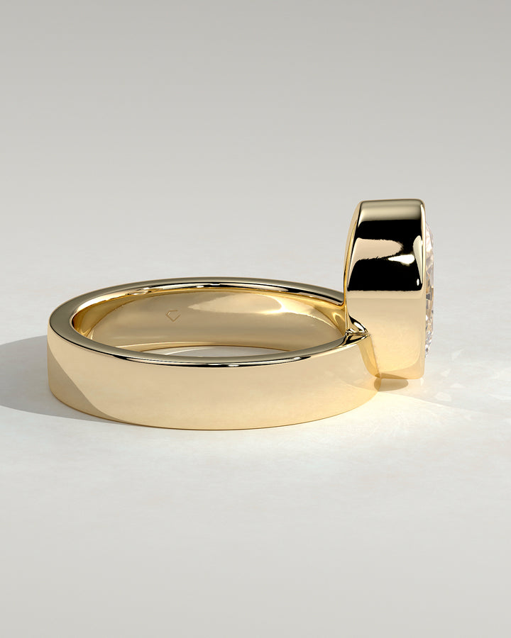 Large oval bezel solitaire
