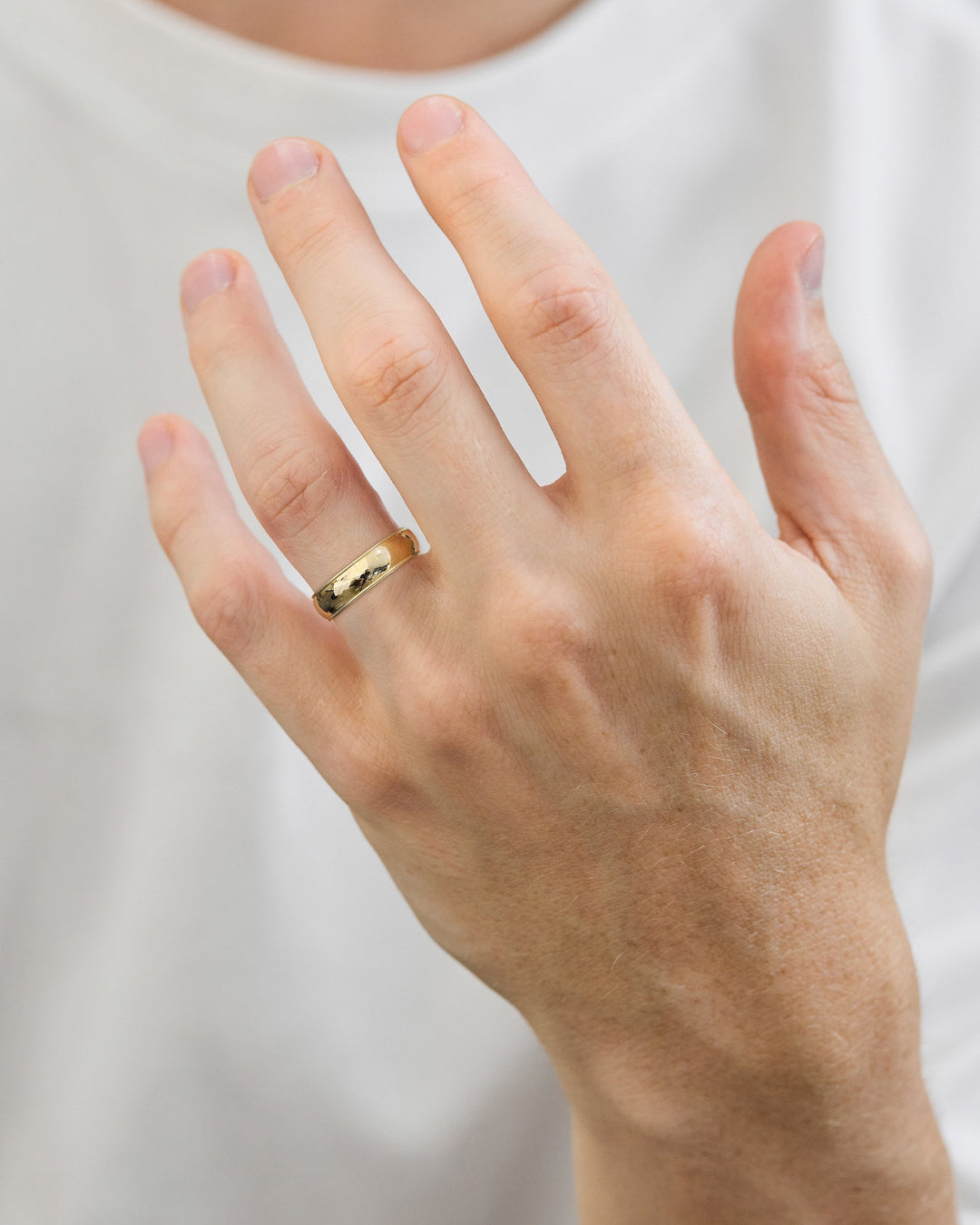 Men's Classic Milgrain Solid Gold Wedding Band
