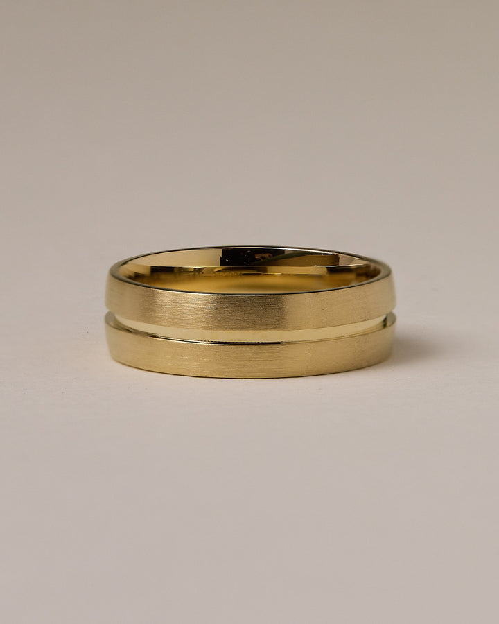 Men's Polished Center Line Wedding Band