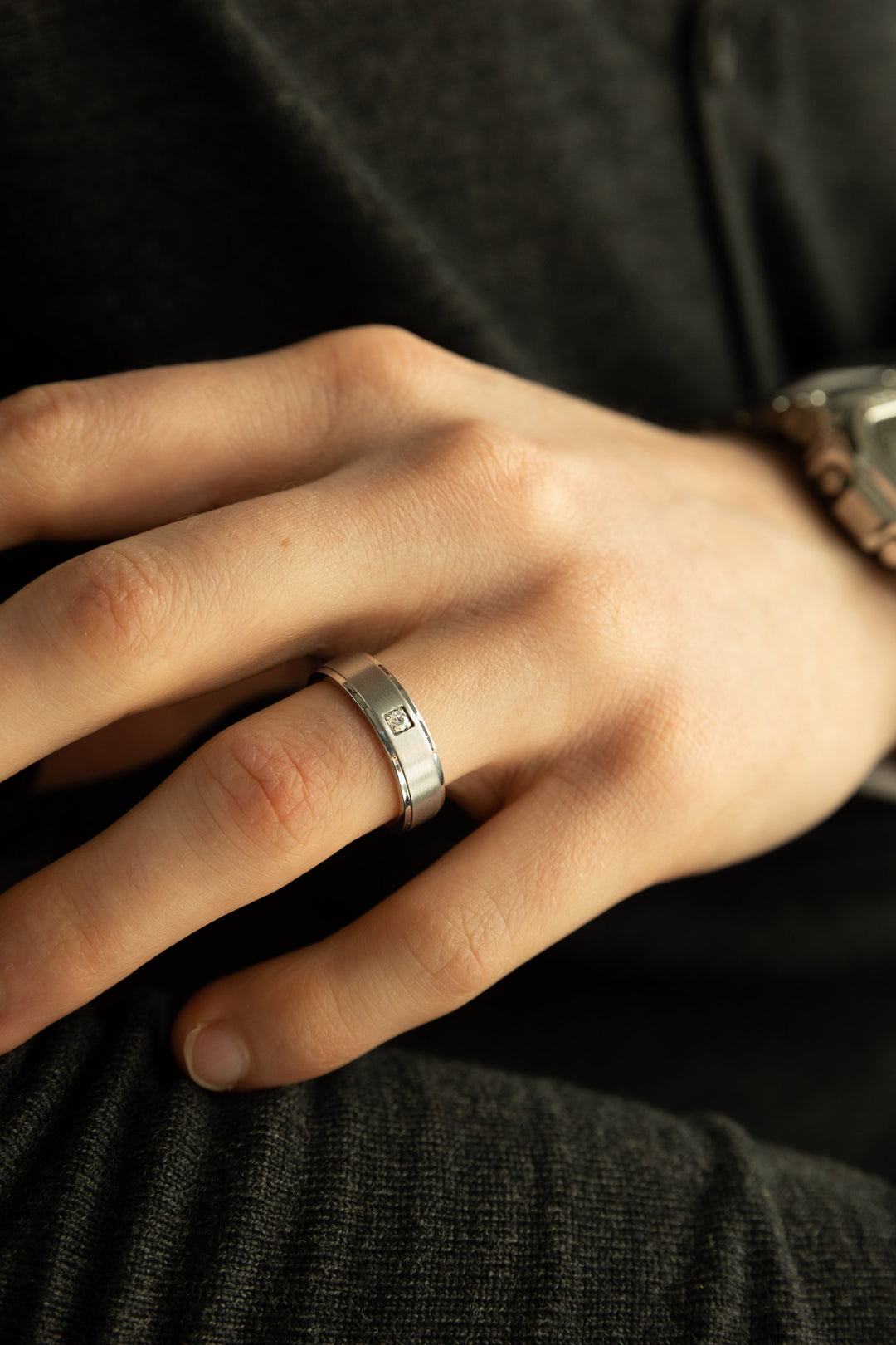 Men's Round Diamond Flush-Set Flat Stepped Edge Band