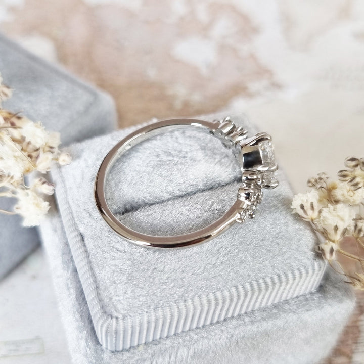 round-cut-cluster-e-vs1-lab-grown-diamond-engagement-ring