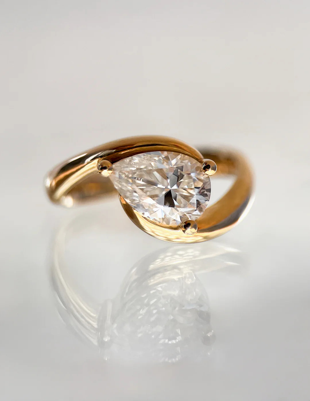 1.0CT-2.0CT Pear East West E/VS CVD Diamond Tension Style Engagement Ring With Matching Classic Band
