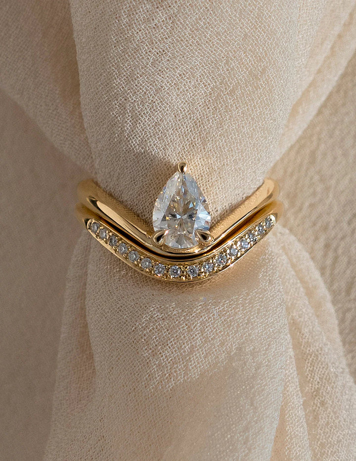 1.0CT-2.0CT Pear E/VS CVD Unique Diamond Rings Design Engagement With Matching Diamond Band