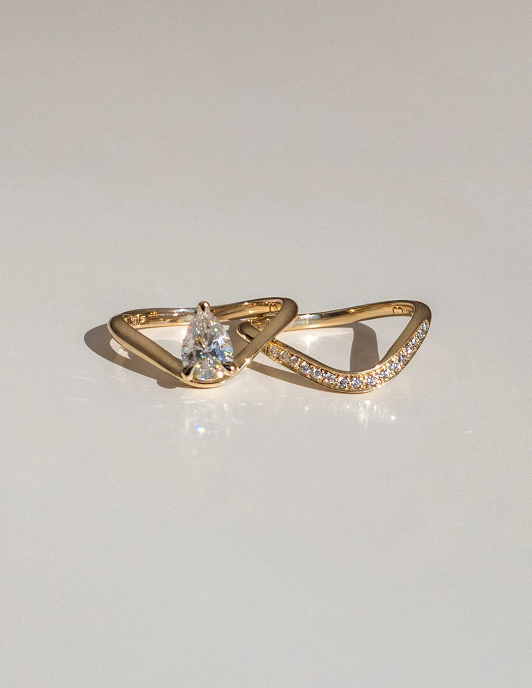 1.0CT-2.0CT Pear E/VS CVD Unique Diamond Rings Design Engagement With Matching Diamond Band