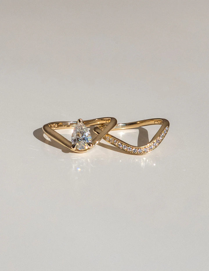 1.0CT-2.0CT Pear E/VS CVD Unique Diamond Rings Design Engagement With Matching Diamond Band