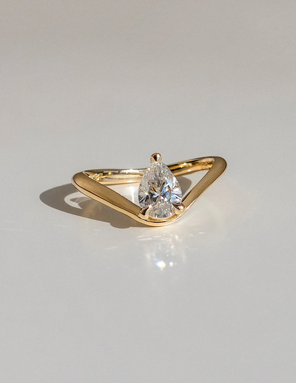 1.0CT-2.0CT Pear E/VS CVD Unique Diamond Rings Design Engagement With Matching Diamond Band