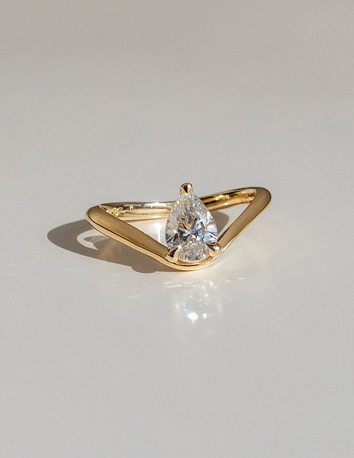 1.0CT-2.0CT Pear E/VS CVD Unique Diamond Rings Design Engagement With Matching Diamond Band