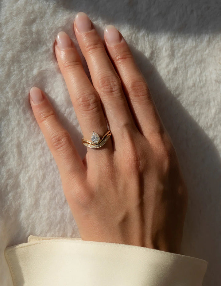 1.0CT-2.0CT Pear E/VS CVD Unique Diamond Rings Design Engagement With Matching Diamond Band