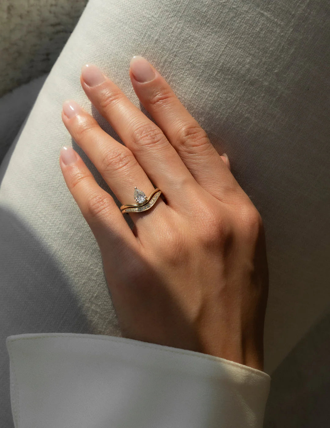 1.0CT-2.0CT Pear E/VS CVD Unique Diamond Rings Design Engagement With Matching Diamond Band
