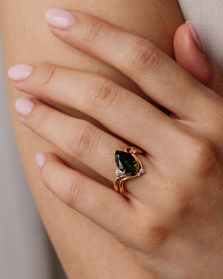 3.50 Carat Green Sapphire Diamond Ring