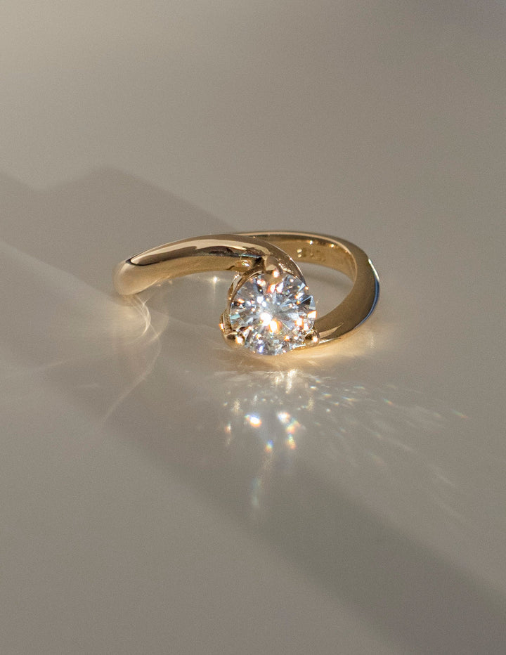 Round Lab Diamond Ring with Clean and Balanced Design