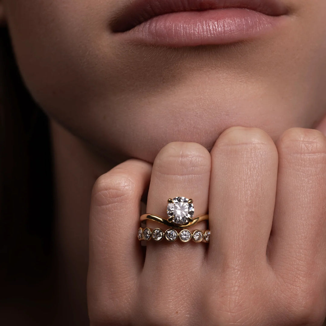 elegant round curved diamond solitaire ring IGI certified USA