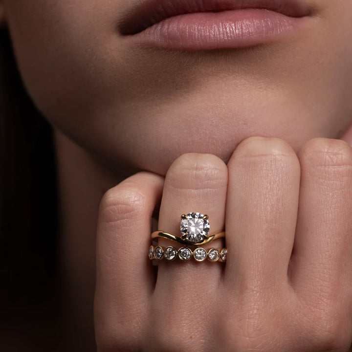 elegant round curved diamond solitaire ring IGI certified USA