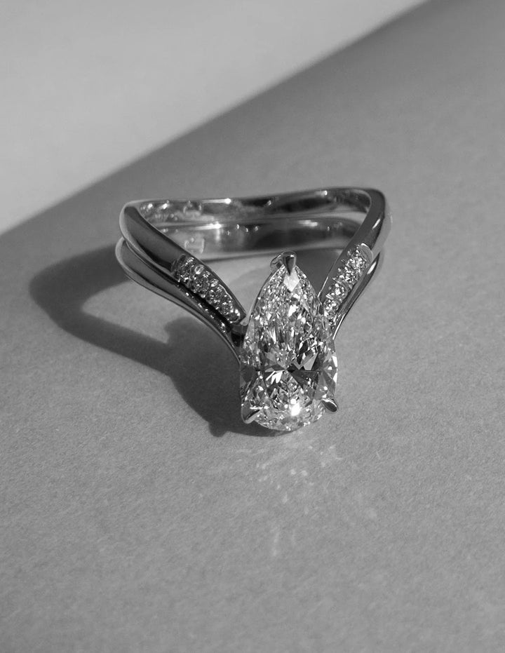 1.0CT-2.0CT Pear E/VS CVD Diamond Unique Engagement Couple Ring Design With Matching Band