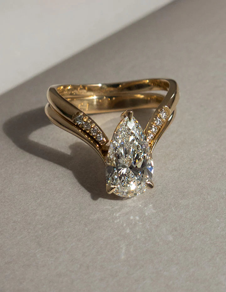 1.0CT-2.0CT Pear E/VS CVD Diamond Unique Engagement Couple Ring Design With Matching Band