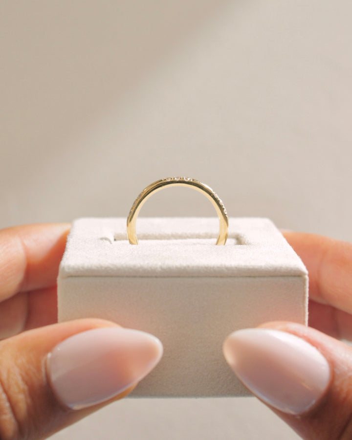 Solid gold cluster diamond band