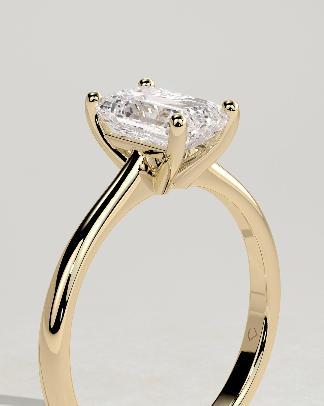 Solitaire E/VSS2 Cathedral Setting Engagement Ring