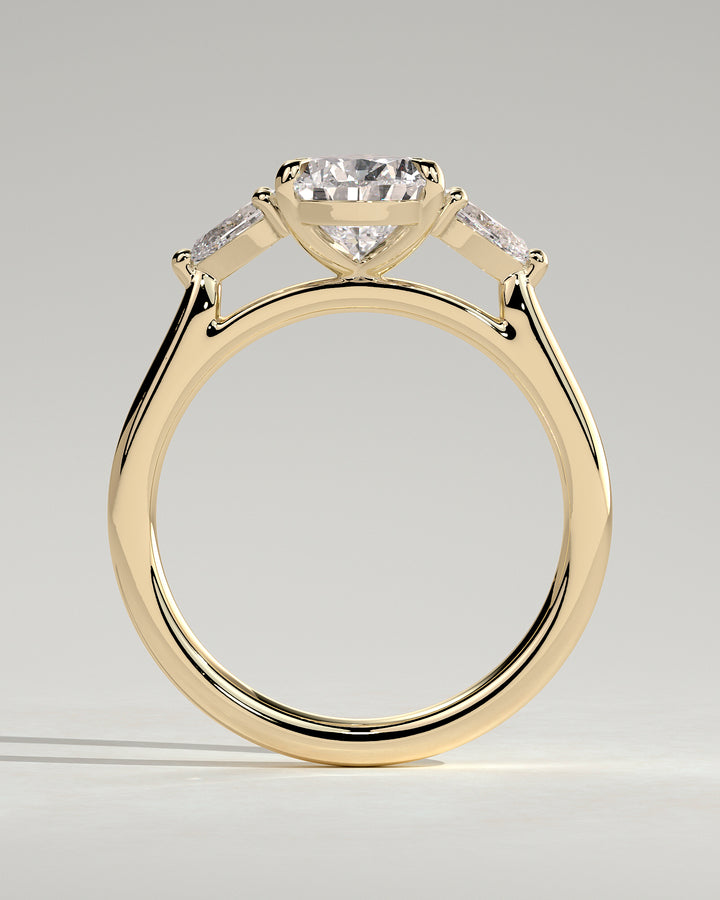 Sustainable Diamond Engagement Ring to women