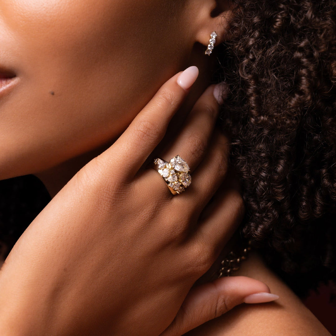 1.0CT Pear & Oval Cut IGI Certified CVD Diamond Curved Toi et Moi Engagement Ring