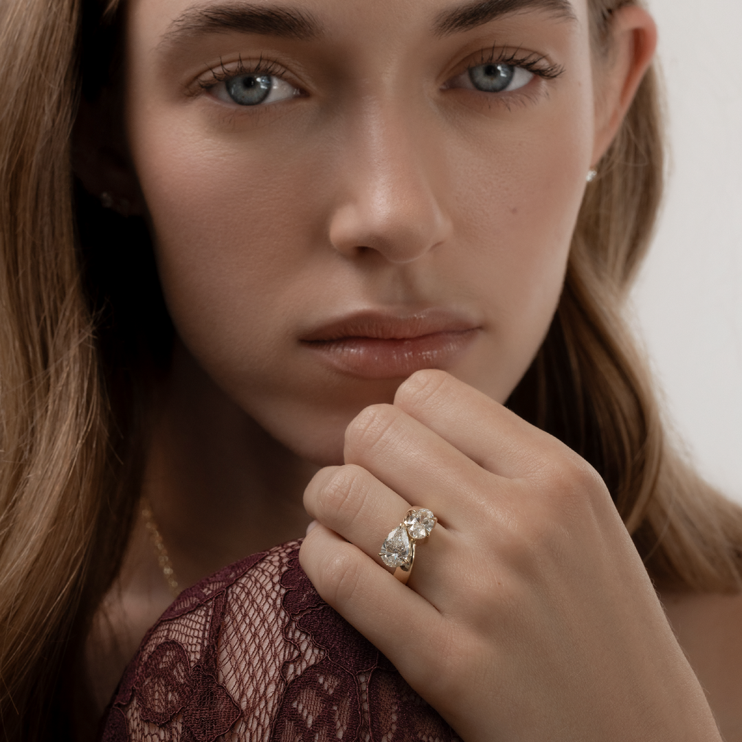 1.0CT Pear & Oval Cut IGI Certified CVD Diamond Curved Toi et Moi Engagement Ring