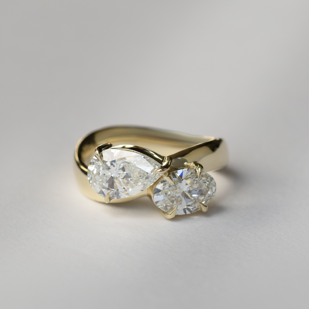 1.0CT Pear & Oval Cut IGI Certified CVD Diamond Curved Toi et Moi Engagement Ring