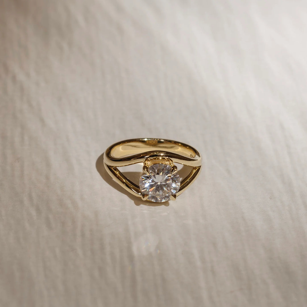 1.0ct Round Cut Split Shank Unique Diamond Engagement Ring