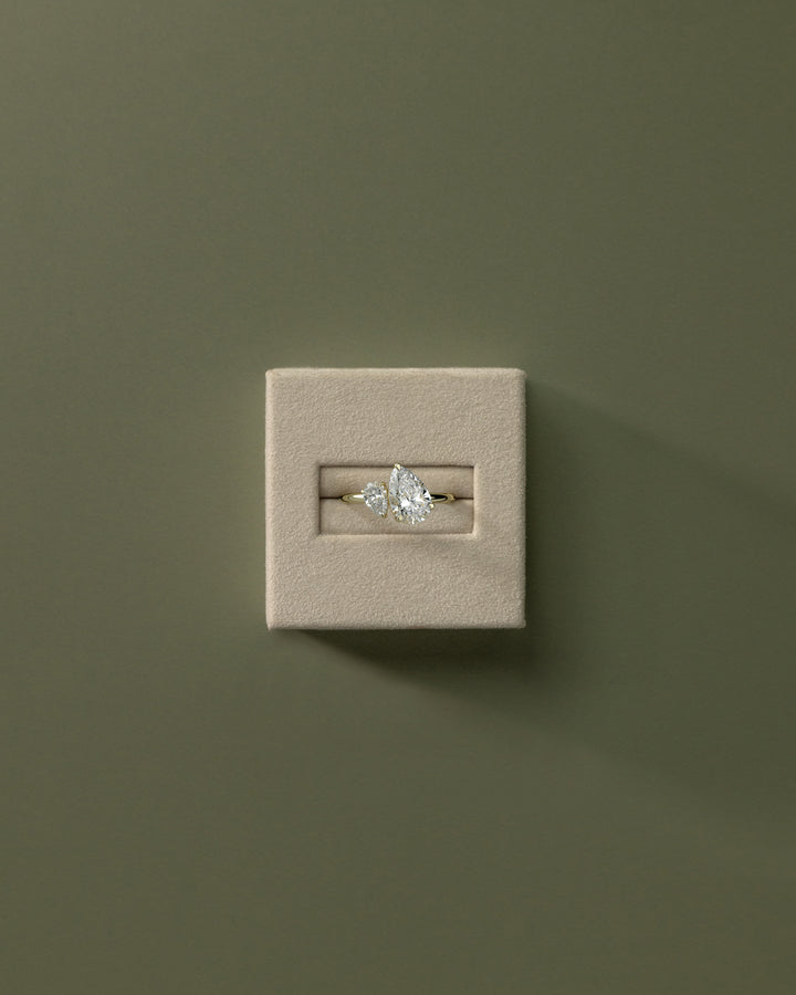 minimalist toi et moi ring